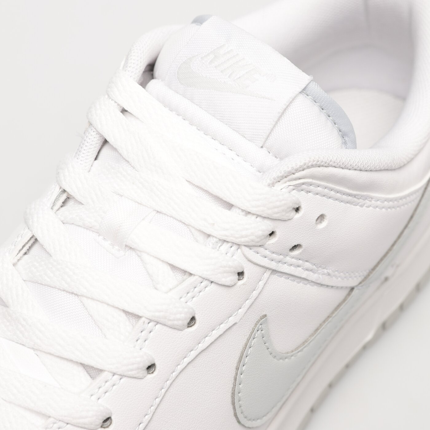 Мъжки маратонки NIKE DUNK LOW RETRO dv0831-101 цвят бял