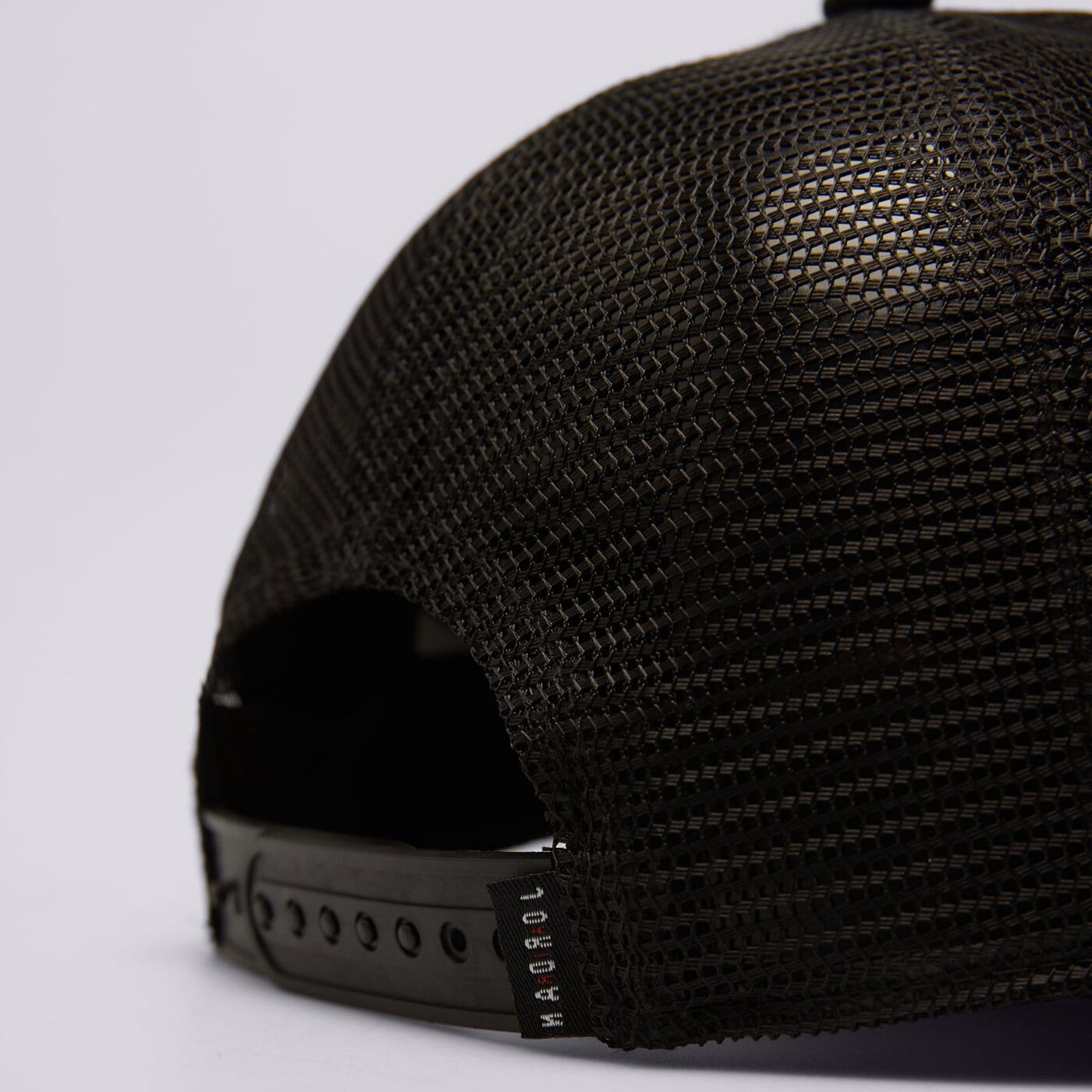 Дамска шапка с козирка JORDAN ШАПКА METAL JUMPMAN TRUCKER 9a0928-023 цвят черен