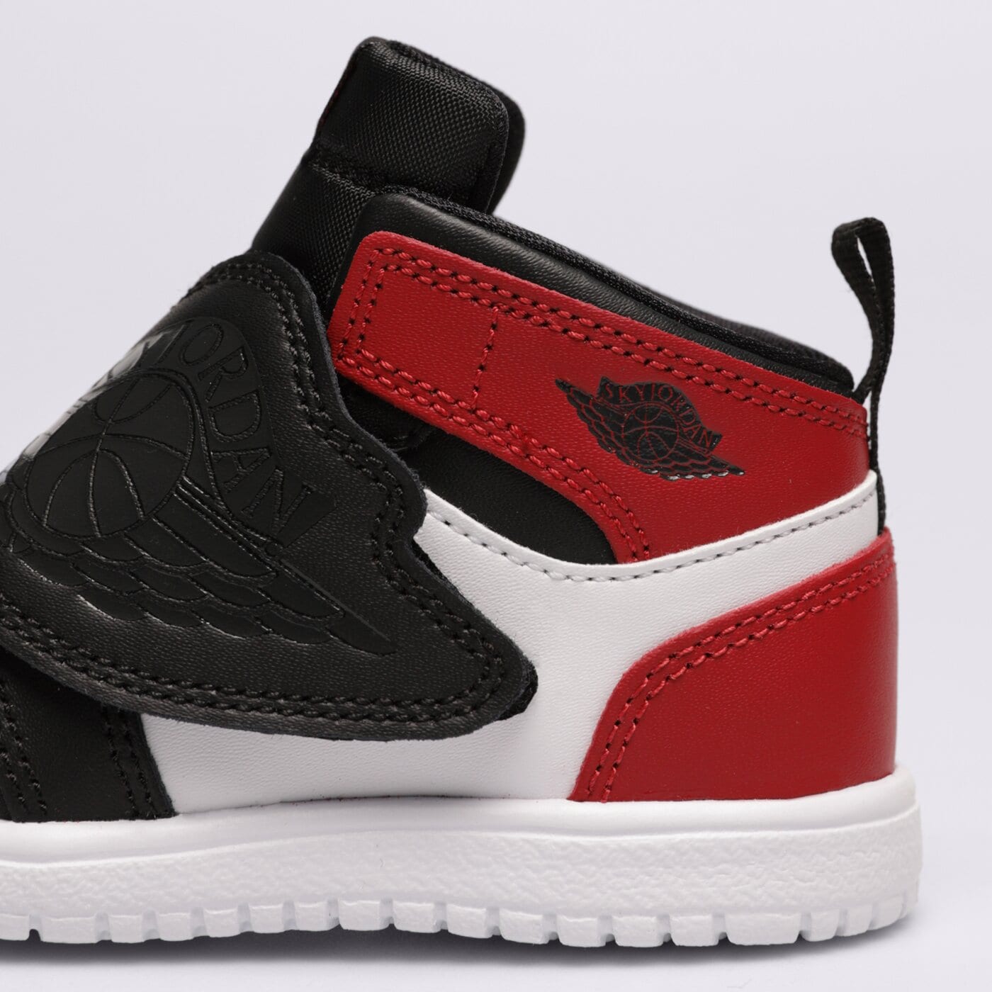 Детски маратонки SKY JORDAN 1  bq7196-016 цвят червен