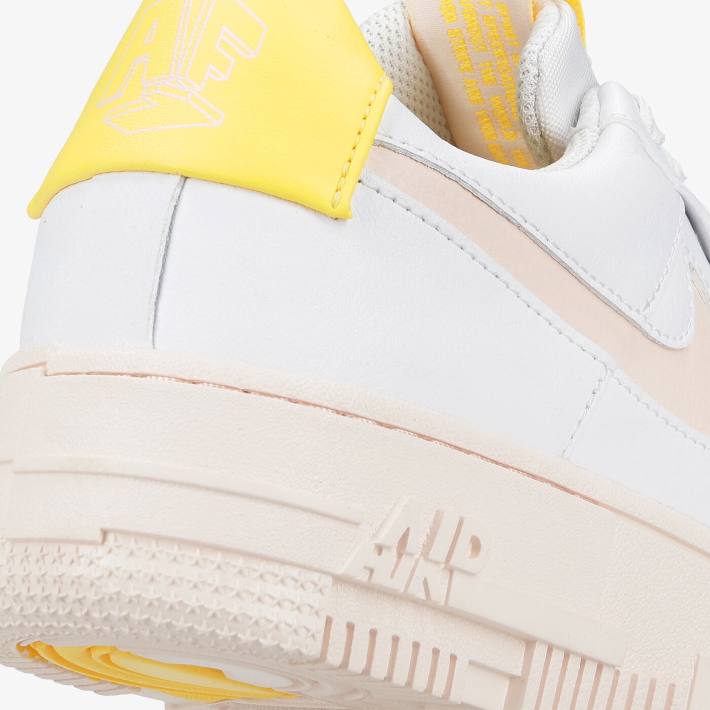 Дамски маратонки NIKE WMNS AF1 PIXEL dm3054-100 цвят многоцветен