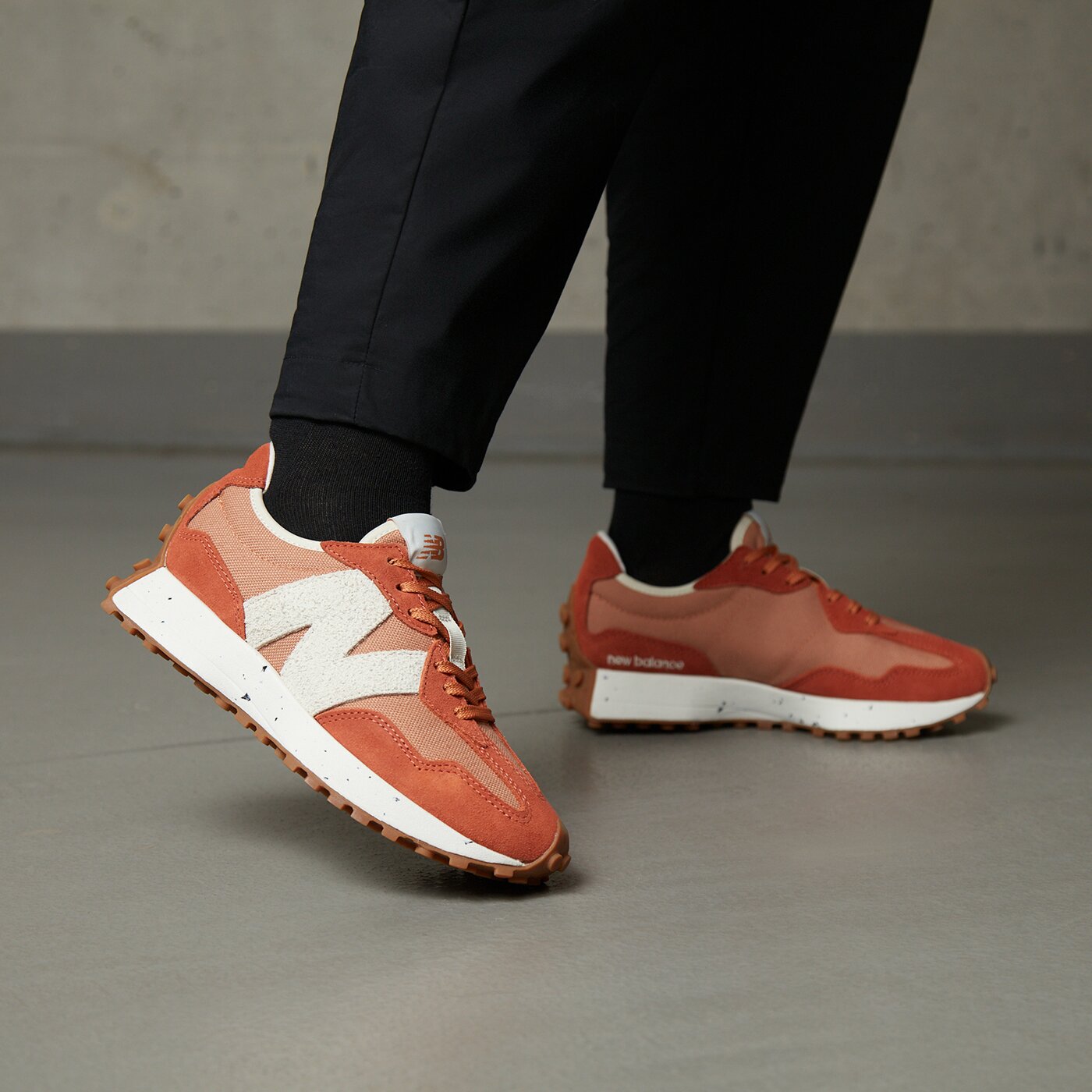 Дамски маратонки NEW BALANCE 327 ws327sm цвят оранжев