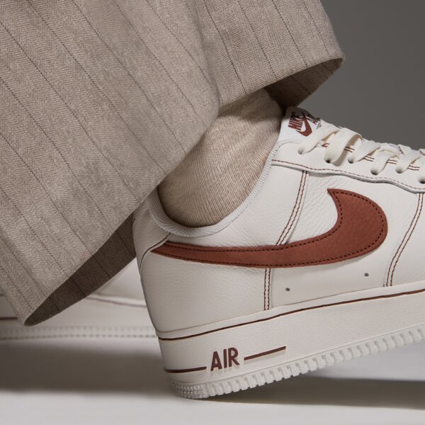 Мъжки маратонки NIKE AIR FORCE 1 '07 LV8 hq2037-101 цвят бежов