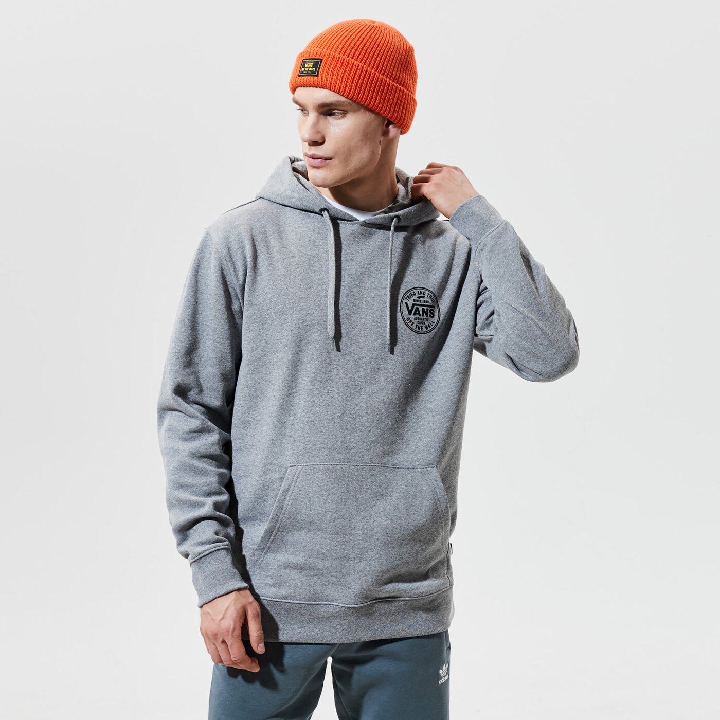 Мъжки суичър VANS СУИТЧЪР С КАЧУЛКА MN TRIED AND TRUE PO CEMENT HEATHER vn0a54az02f1 цвят сив