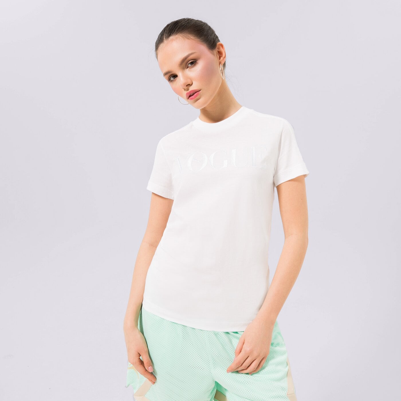 Дамска тениска PUMA ТЕНИСКА PUMA X VOGUE REGULAR TEE 535234-02 цвят бял