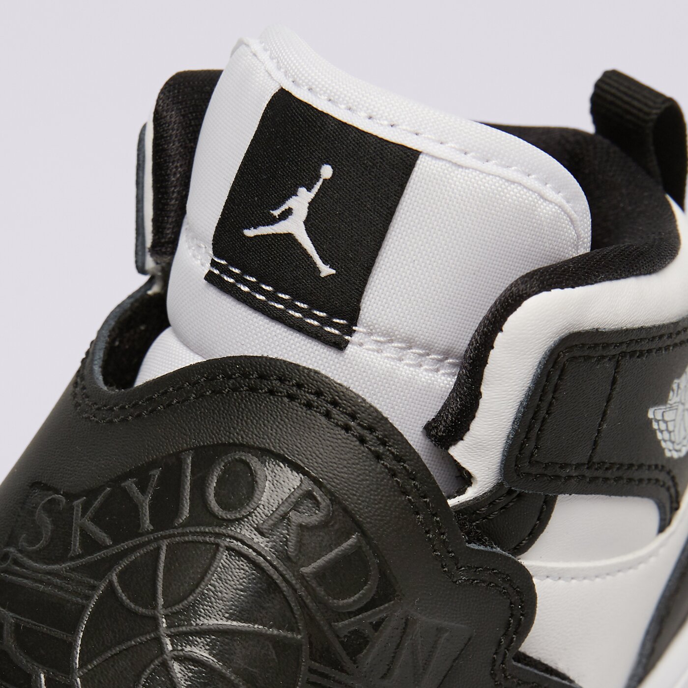 Детски маратонки SKY JORDAN  bq7197-010 цвят бял