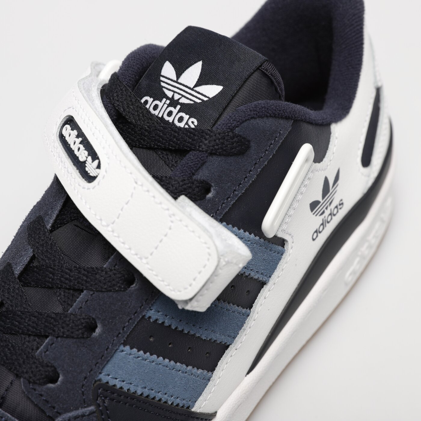 Мъжки маратонки ADIDAS FORUM LOW gx7066 цвят бял