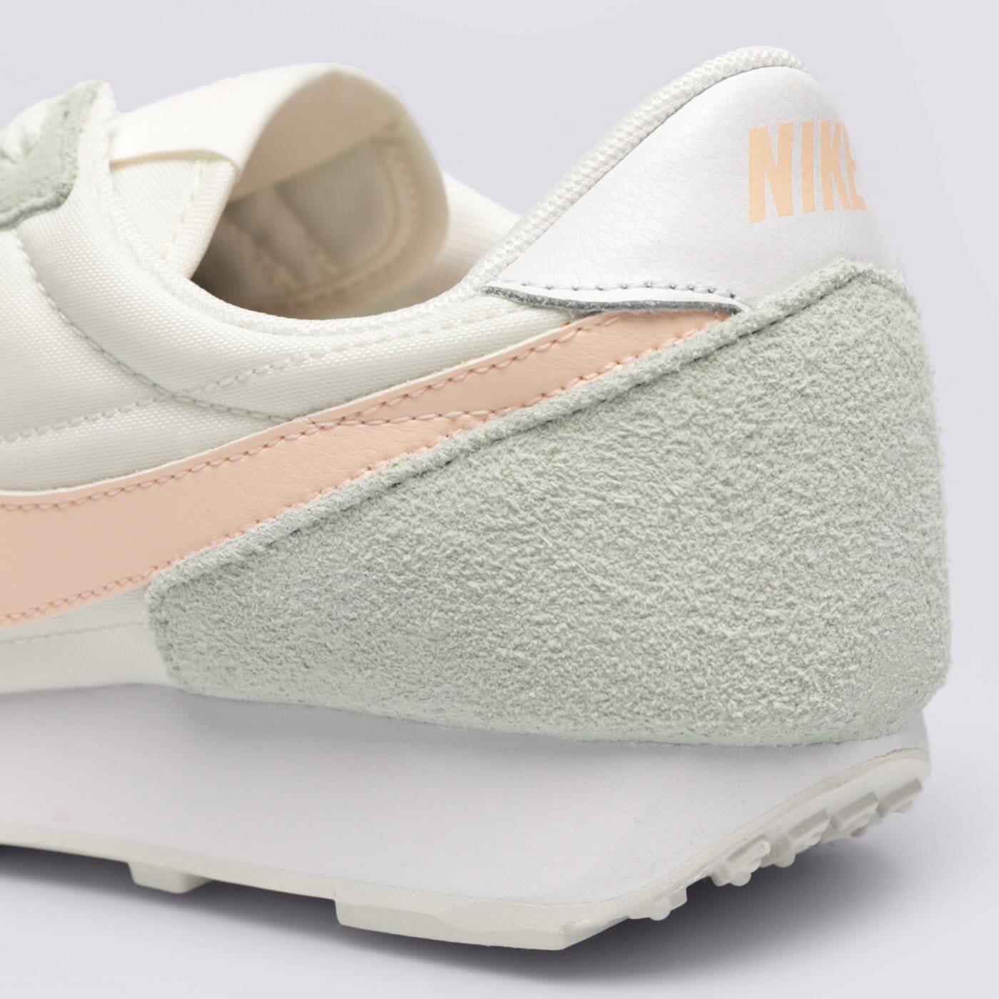 Дамски маратонки NIKE DAYBREAK ck2351-107 цвят многоцветен