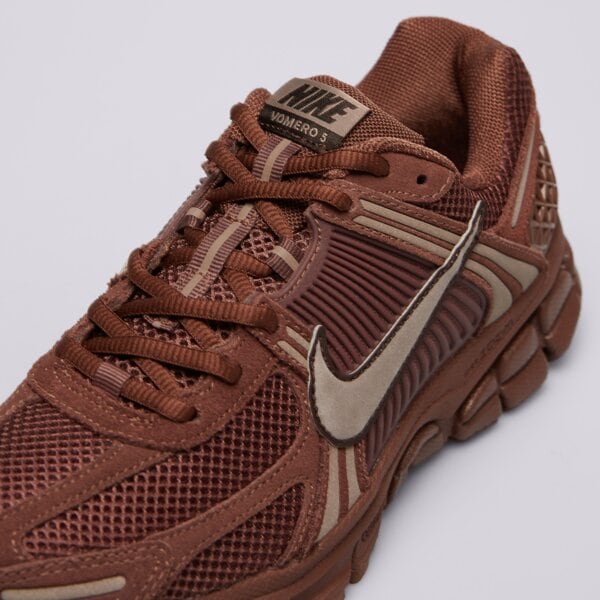 Дамски маратонки NIKE W ZOOM VOMERO 5 SDE hq0458-201 цвят кафяв