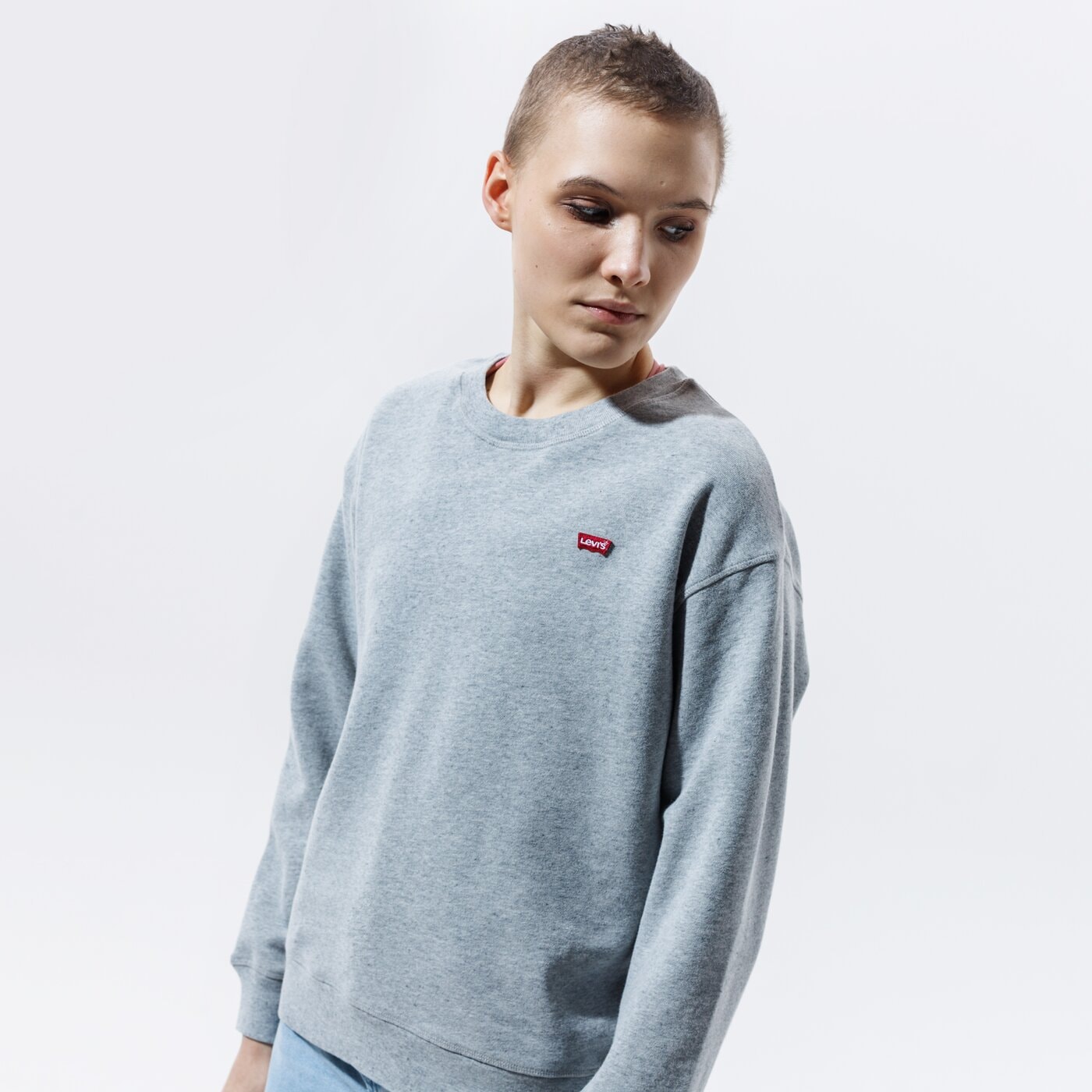 Дамски суичър LEVI'S СУИТЧЪР STANDARD CREW 24688-0000 цвят сив