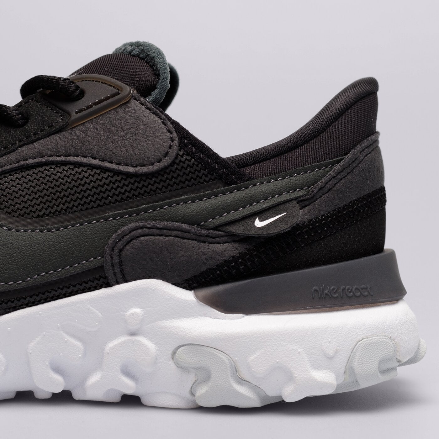 Дамски маратонки NIKE REACT R3 VISION  dq5188-001 цвят бял