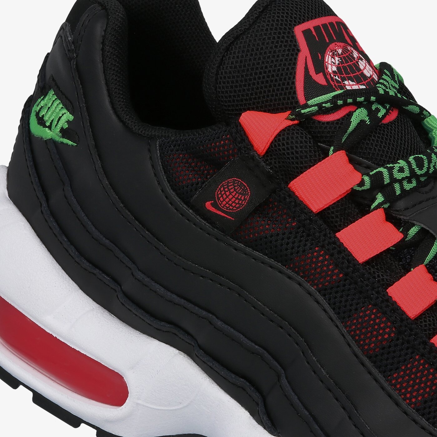 Дамски маратонки NIKE AIR MAX 95 SE cv9030-001 цвят черен