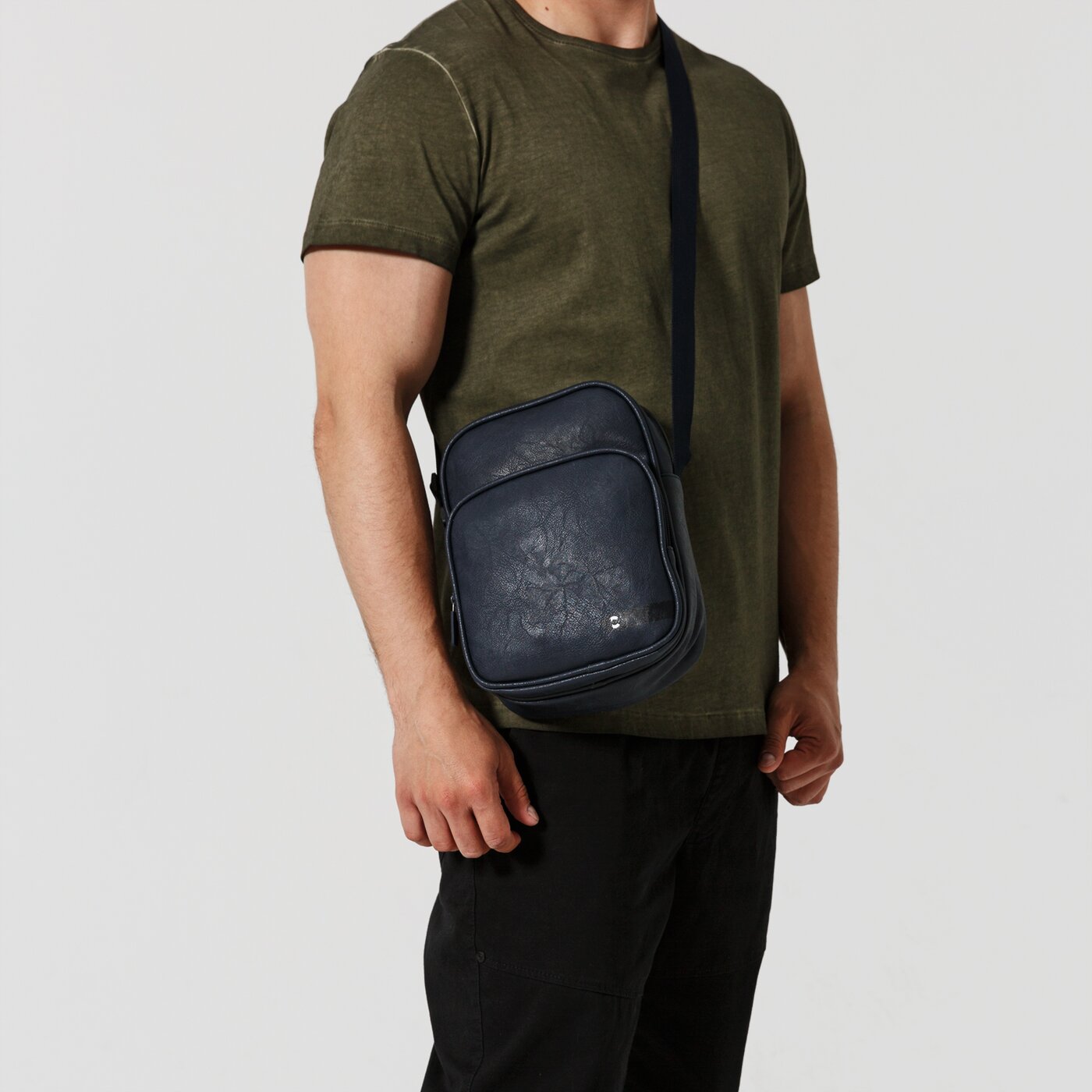 Мъжки сак CONFRONT ЧАНТА LABEO cf19tom51002 цвят тъмносин