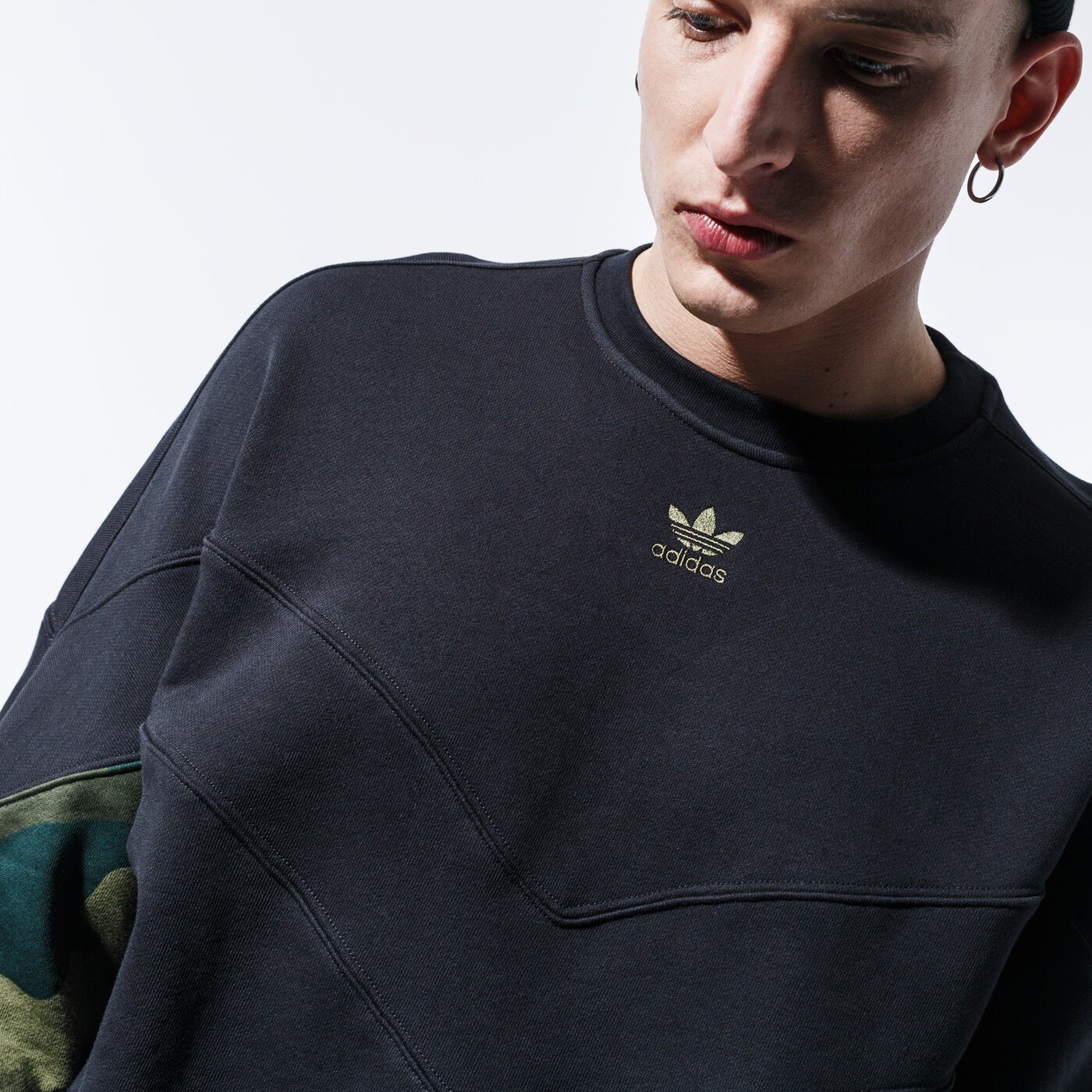Мъжки суичър ADIDAS СУИТЧЪР CAMO CREW fm3357 цвят черен