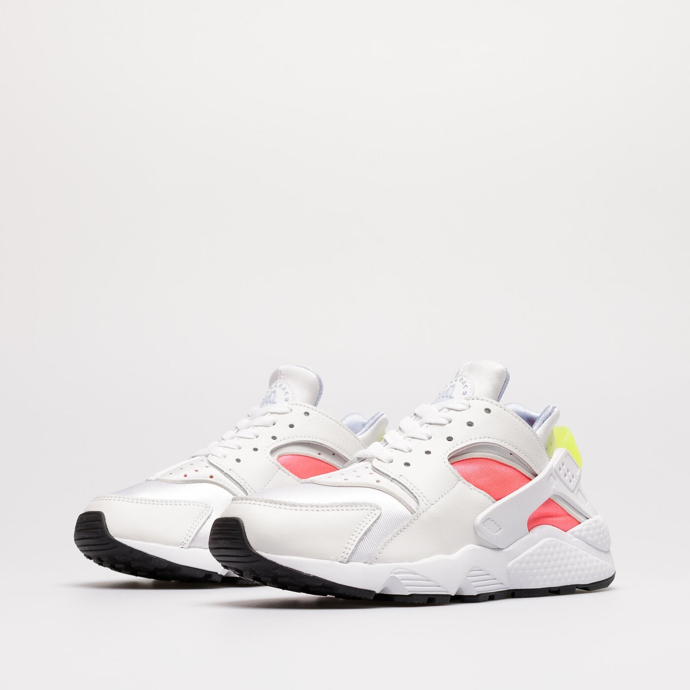 Дамски маратонки NIKE AIR HUARACHE  dh4439-106 цвят бял