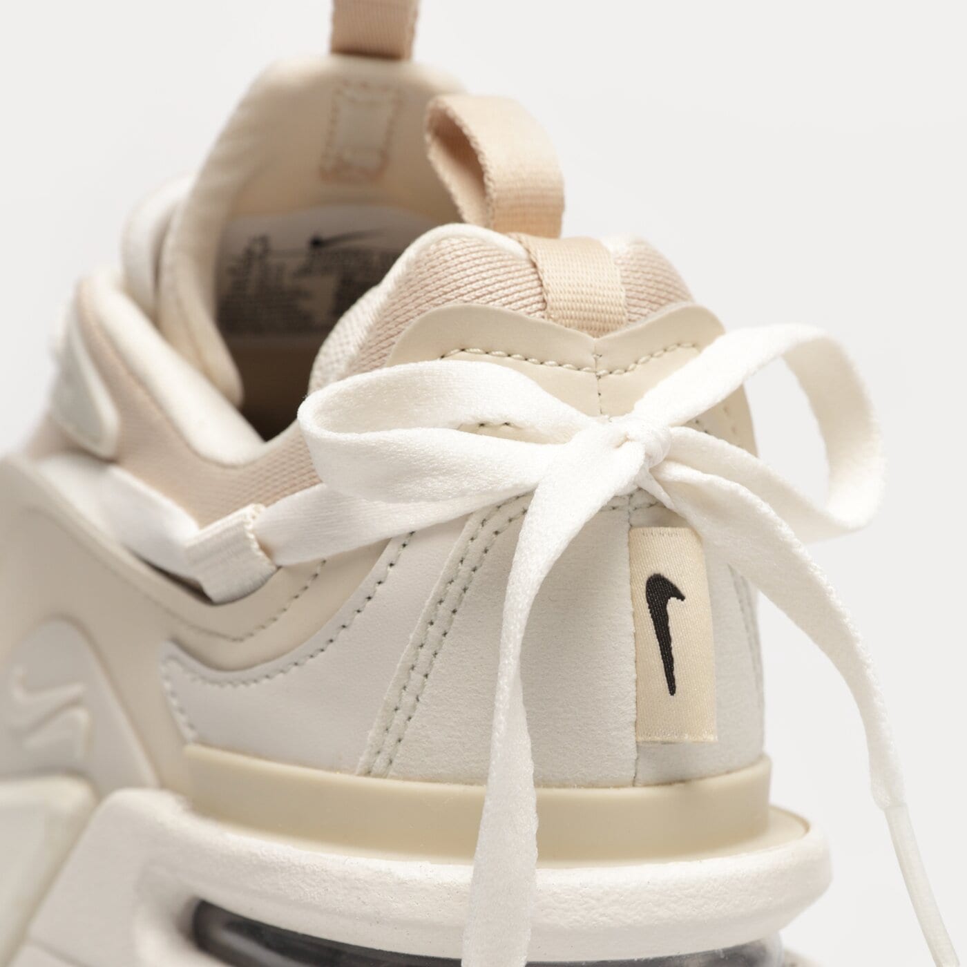 Дамски маратонки NIKE AIR MAX FURYOSA dh0531-101 цвят бежов