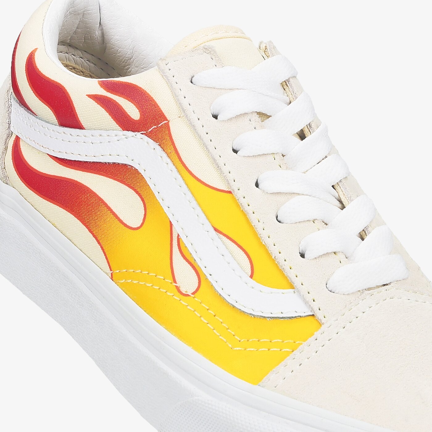 Дамски маратонки VANS UA OLD SKOOL vn0a4u3b2231 цвят бял