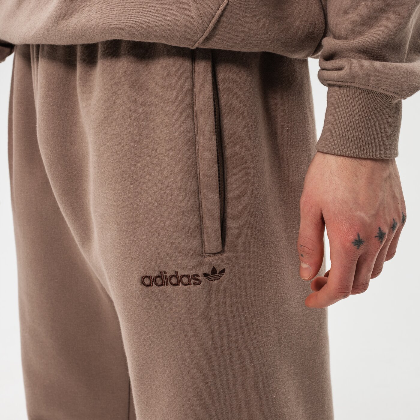 Мъжки панталони ADIDAS ПАНТАЛОНИ TREFOIL LINEAR LABEL SWEATPANT hm2669 цвят кафяв
