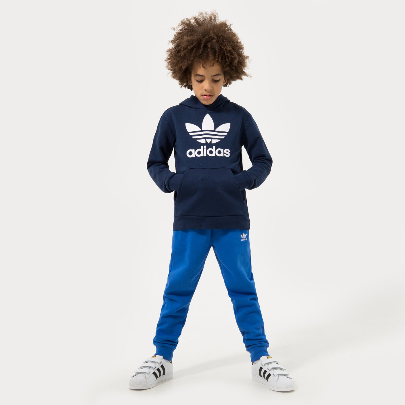 Детски суичър ADIDAS СУИТЧЪР С КАЧУЛКА TREFOIL HOODIE BOY hk0272 цвят черен
