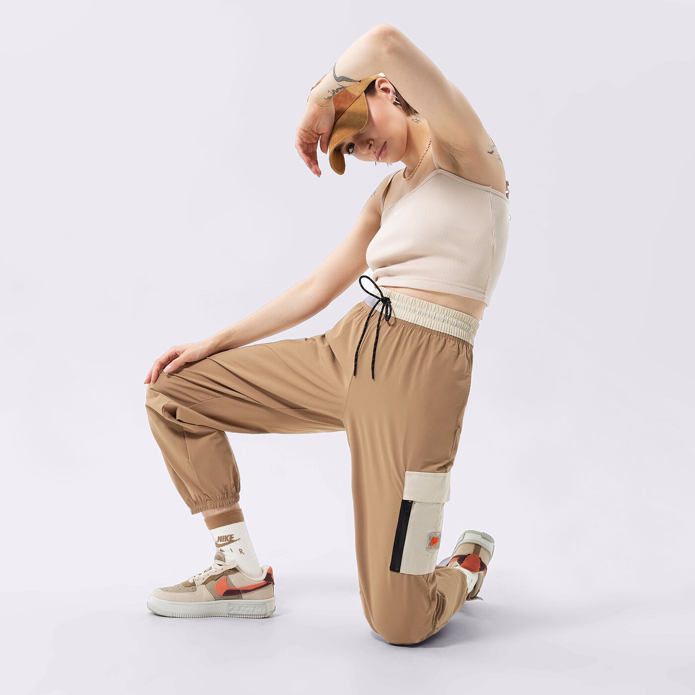 Дамска тениска NIKE ТОП  dm6737-126 цвят бежов