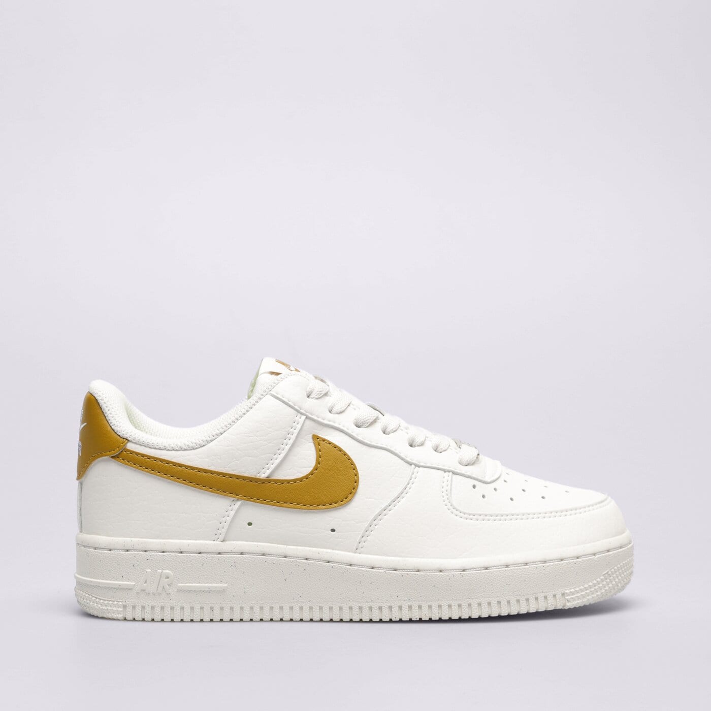 Дамски маратонки NIKE W AIR FORCE 1 '07 NEXT NATURE dv3808-101 цвят бял