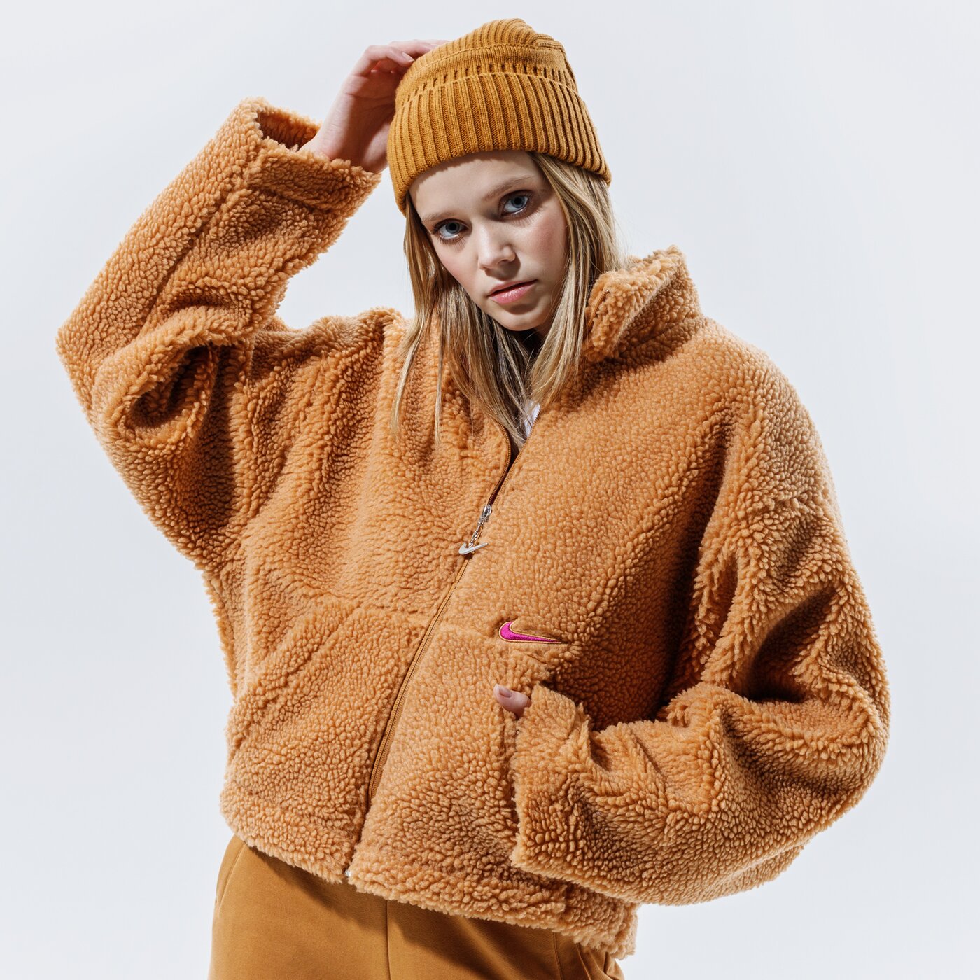 Дамски суичър NIKE СУИТЧЪР СЪС ЗАКОПЧАВАНЕ W NSW SWSH JKT SHERPA cu6639-201 цвят бежов