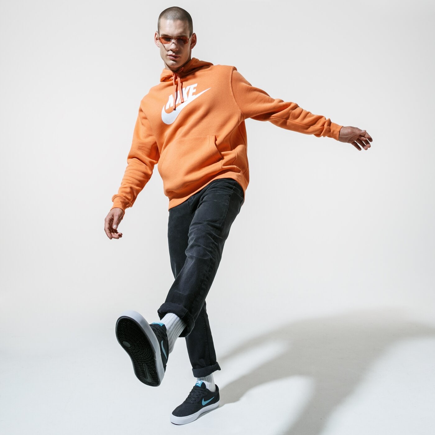 Мъжки суичър NIKE СУИТЧЪР С КАЧУЛКА SPORTSWEAR CLUB FLEECE bv2973-871 цвят оранжев