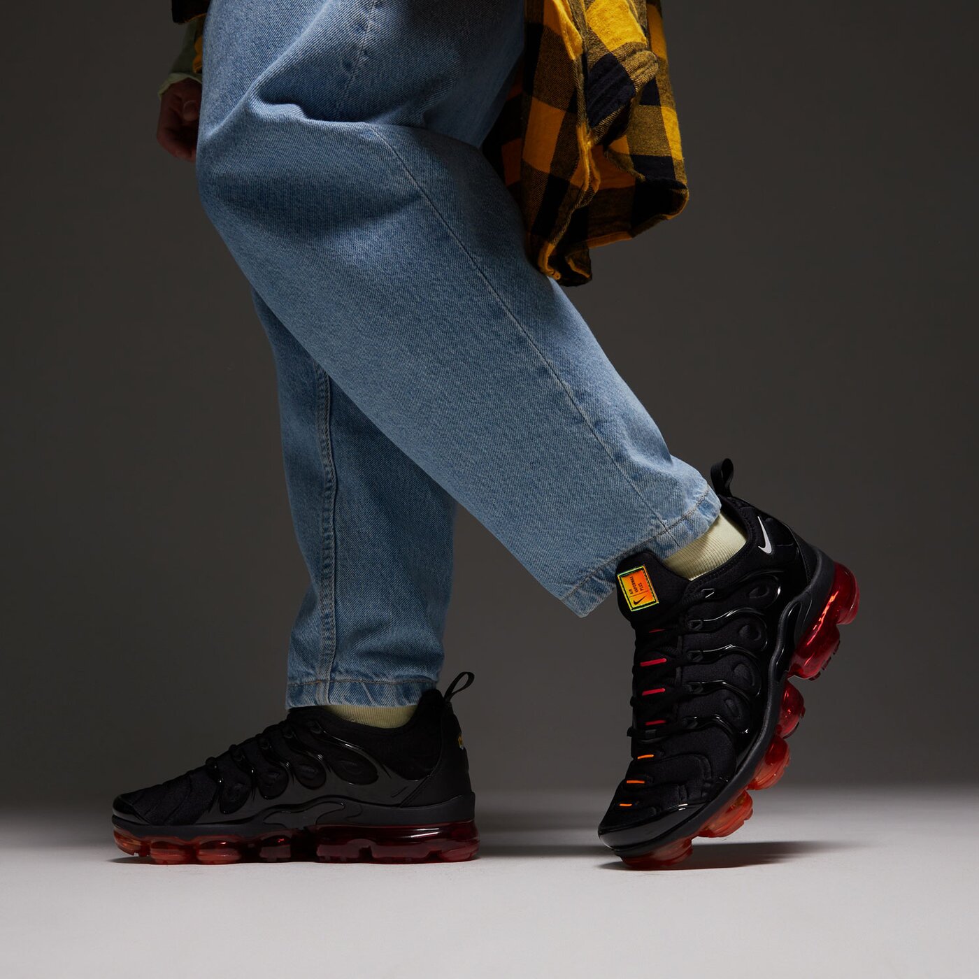 Мъжки маратонки NIKE AIR VAPORMAX PLUS cv1645-001 цвят черен