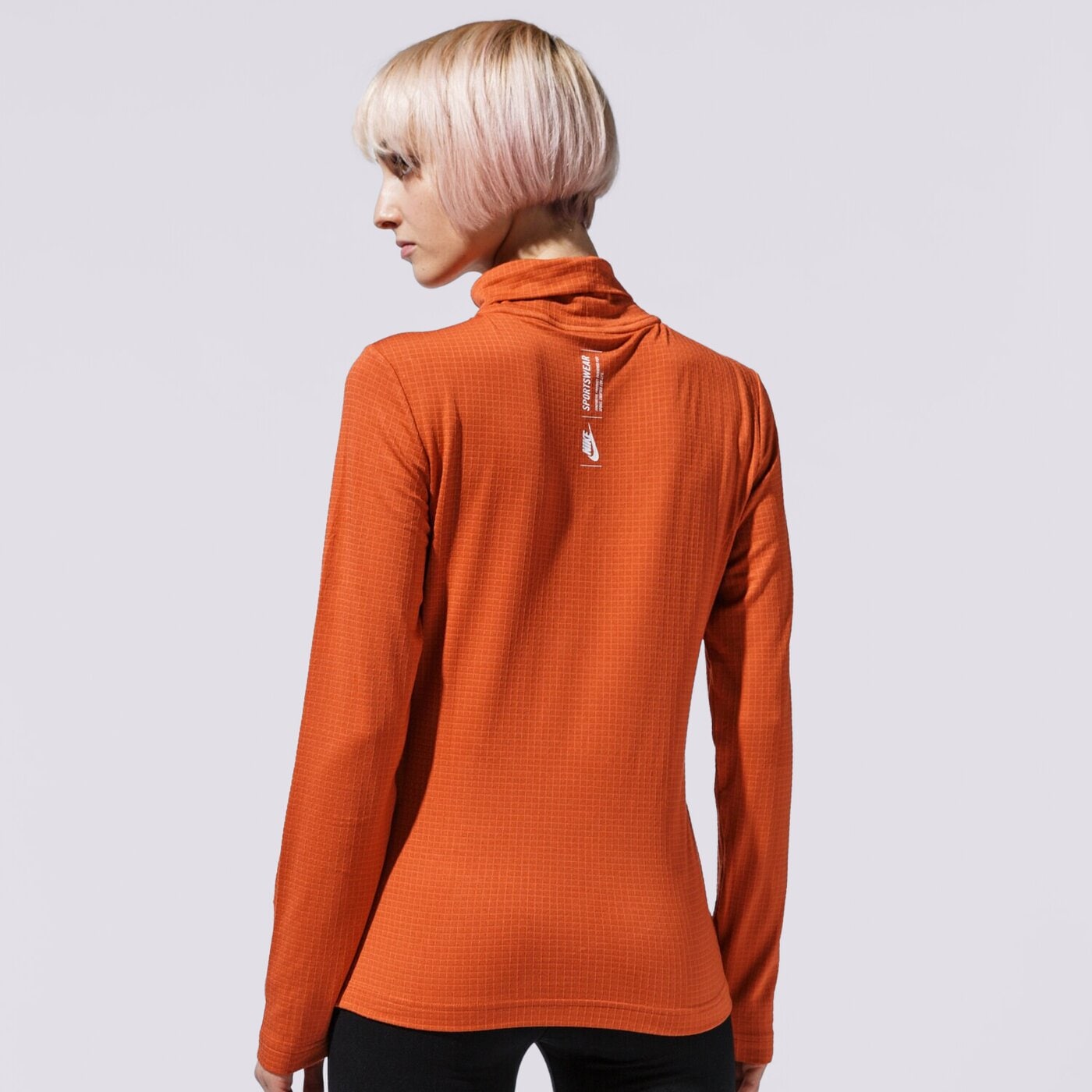 Дамска тениска NIKE ТЕНИСКА W NSW ТОП LS MOCK UU dd3609-812 цвят оранжев