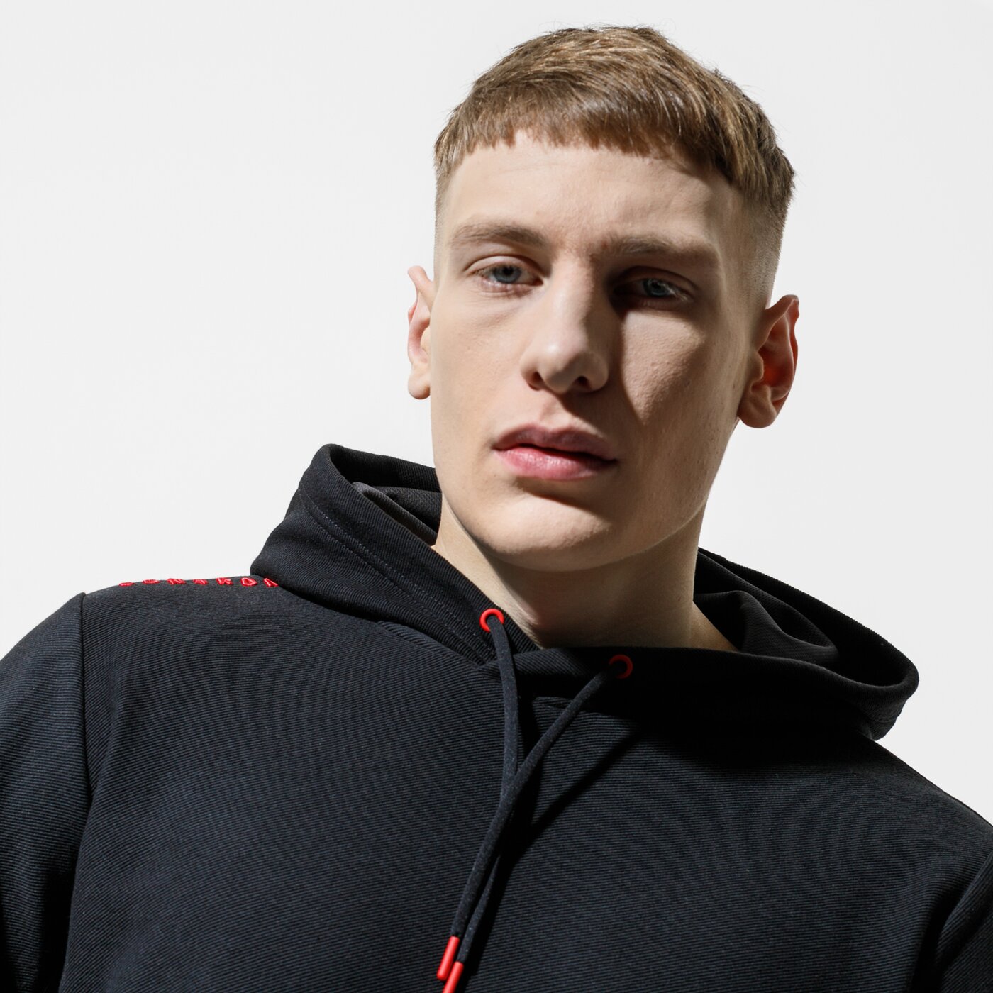 Мъжки суичър CONFRONT СУИТЧЪР С КАЧУЛКА TYRION cf120blm53002 цвят черен