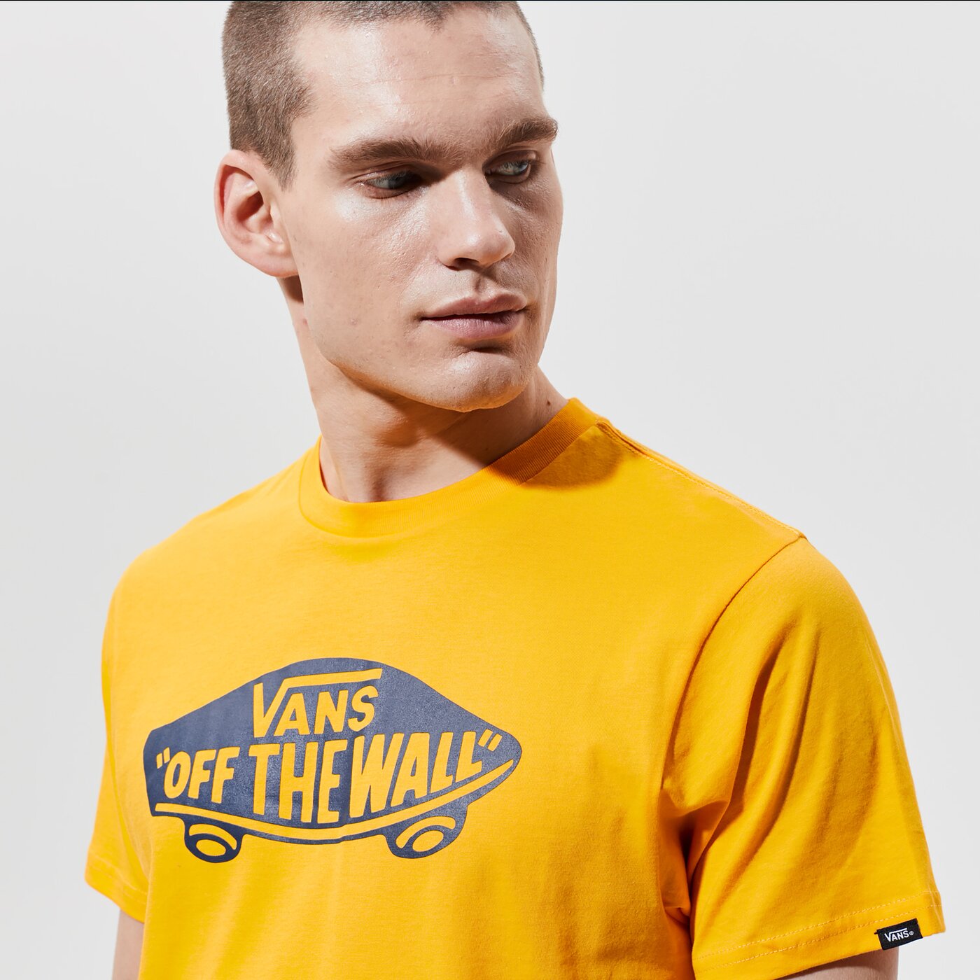Мъжка тениска VANS ТЕНИСКА MN VANS OTW SAFFRON/АНЦУГS BLUES vn000jayz5m1 цвят жълт