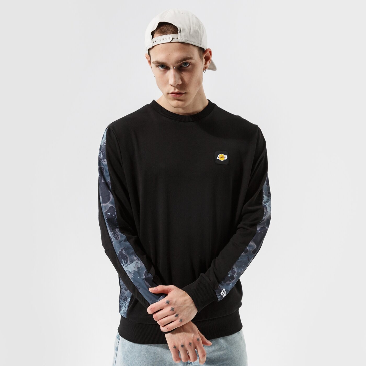 Мъжки суичър NEW ERA СУИТЧЪР NEW ERA OUTDR UTLTY PANEL CRW LOSLAK BLK 12827167 цвят черен