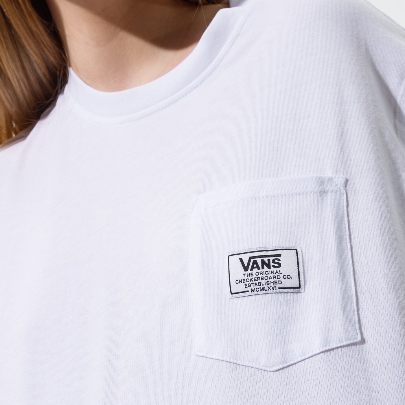 Дамска тениска VANS ТЕНИСКА WM WOVEN PATCH POCKET WHITE vn0a5i8fwht1 цвят бял