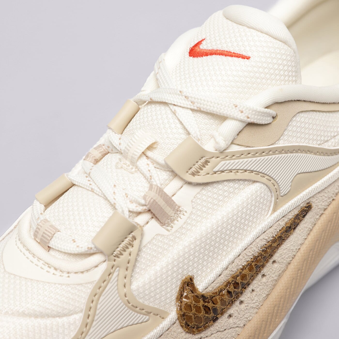 Дамски маратонки NIKE AIR MAX BLISS SE fb9752-100 цвят бежов