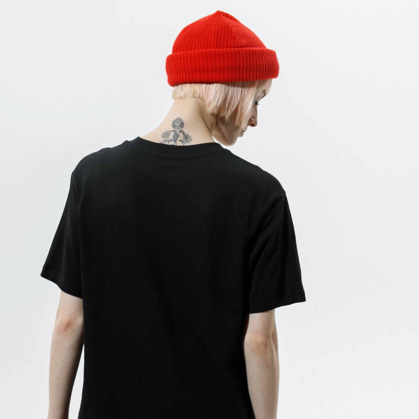 Дамска тениска VANS ТЕНИСКА WM WOVEN PATCH POCKET BLACK vn0a5i8fblk1 цвят черен