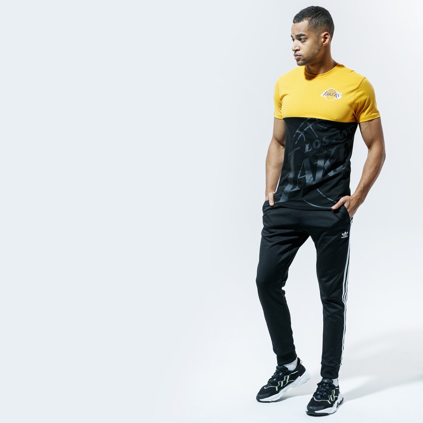 Мъжка тениска NEW ERA ТЕНИСКА NBA LARGE OTL SS TEE LOSLAK AGDBLK 12487534 цвят черен