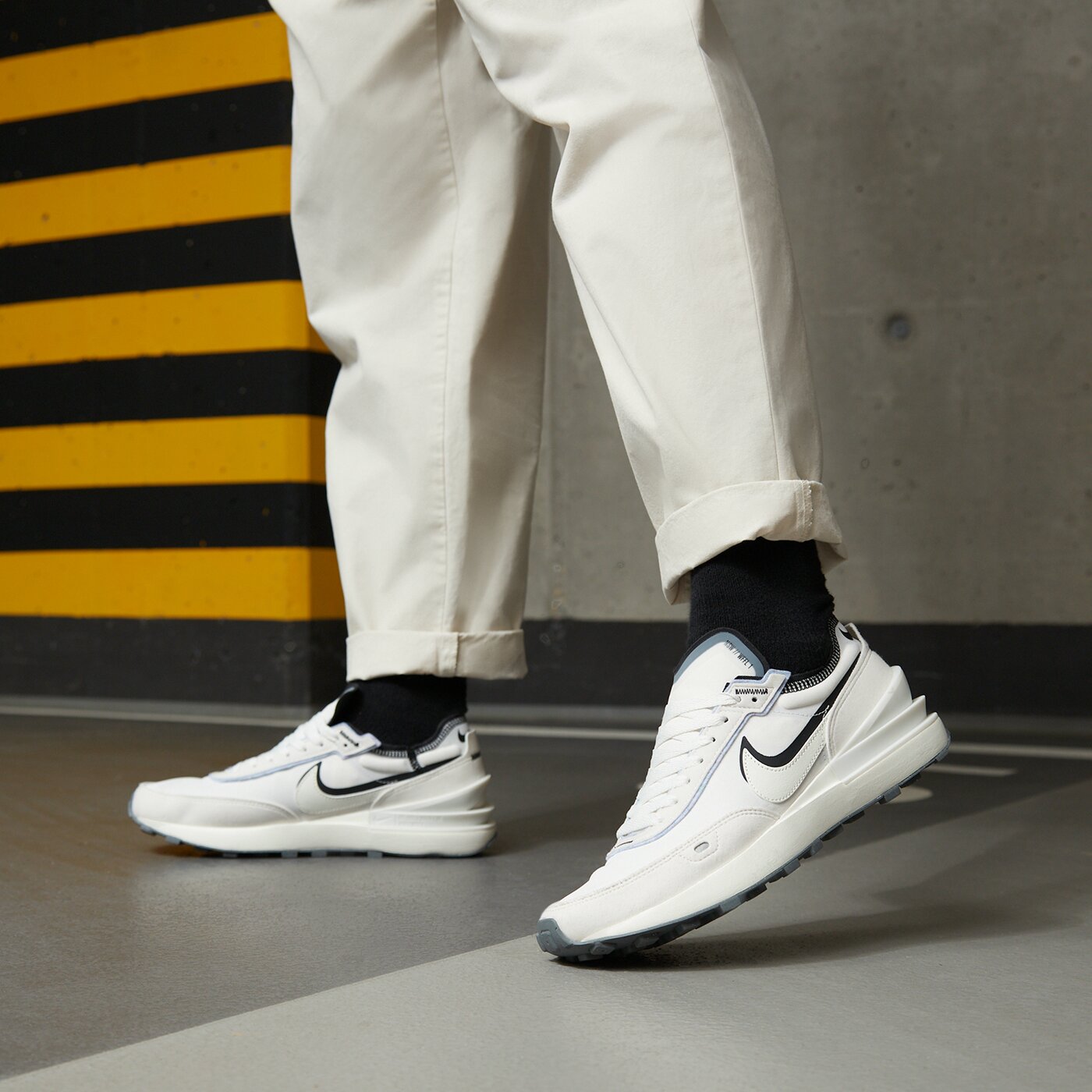 Мъжки маратонки NIKE WAFFLE ONE SE FIBER do9782001 цвят черен