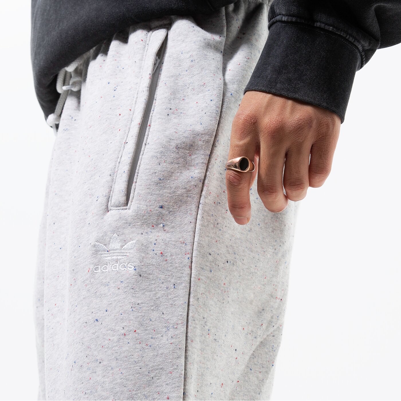 Мъжки панталони ADIDAS ПАНТАЛОНИ ESS+ SUST PANTS hk7537 цвят сив