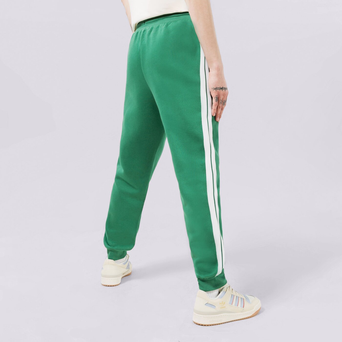Дамски панталони ELLESSE ПАНТАЛОНИ AIRLA JOG PANT GREEN sgr17622503 цвят зелен