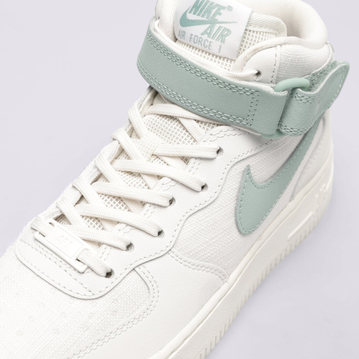 Дамски маратонки NIKE WMNS AIR FORCE 1 '07 MID dd9625-103 цвят бял