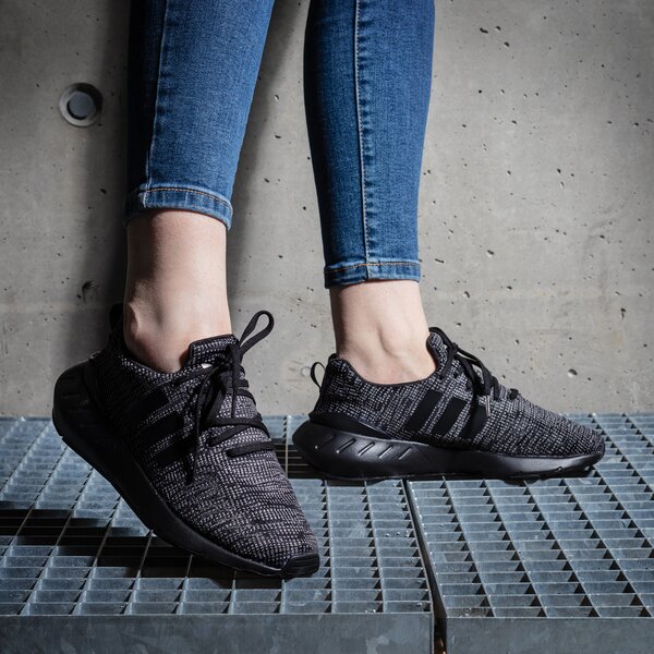 Детски маратонки ADIDAS SWIFT RUN 22 J gw8166 цвят черен