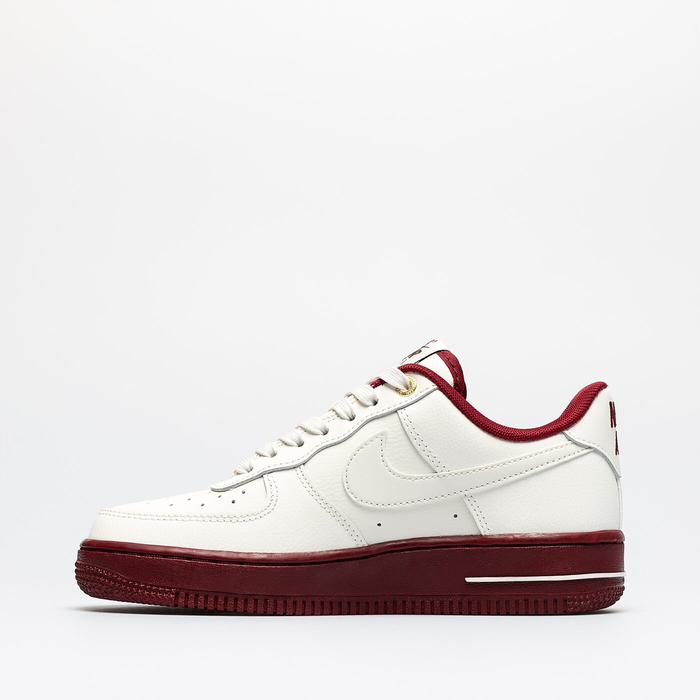 Дамски маратонки NIKE AIR FORCE 1 '07 SE dq7582100 цвят бял