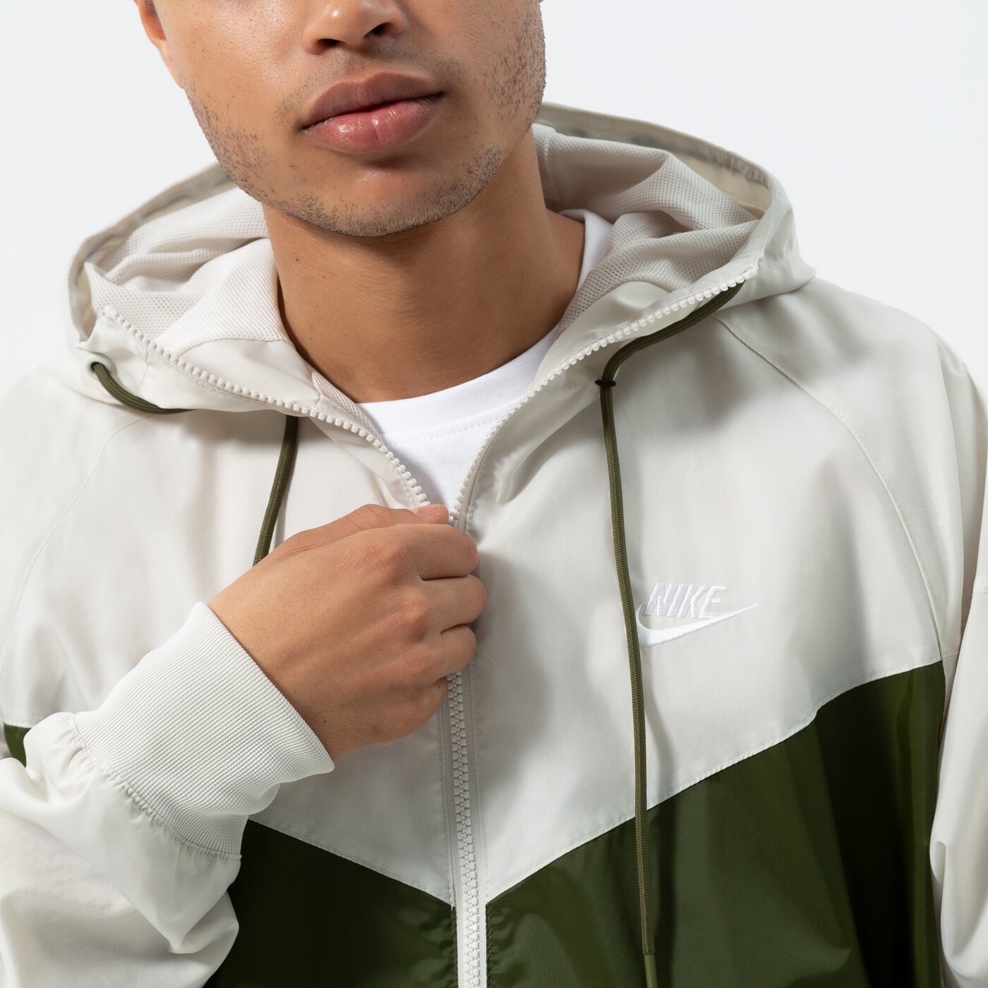 Мъжко преходно яке NIKE ЯКЕ NIKE SPORTSWEAR ESSENTIALS WINDRUNNER da0001-326 цвят каки