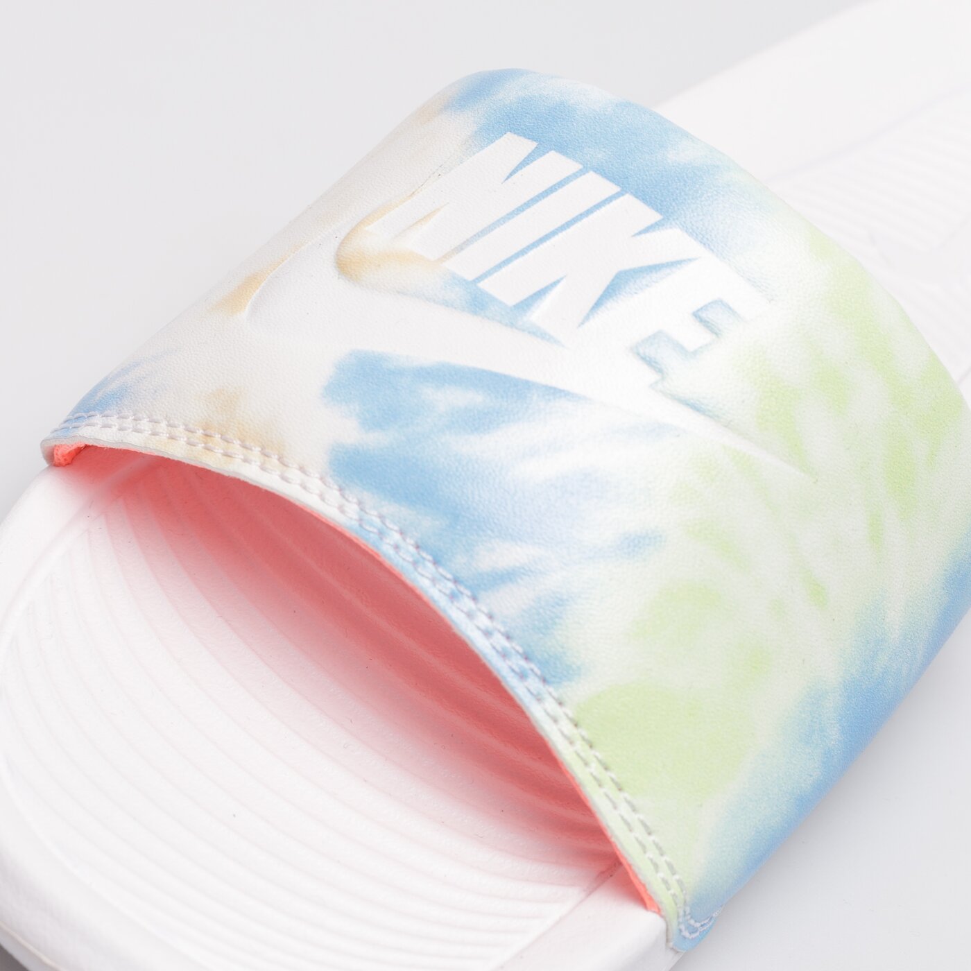 Дамски чехли и сандали NIKE VICTORI PRINT cn9676-101 цвят бял