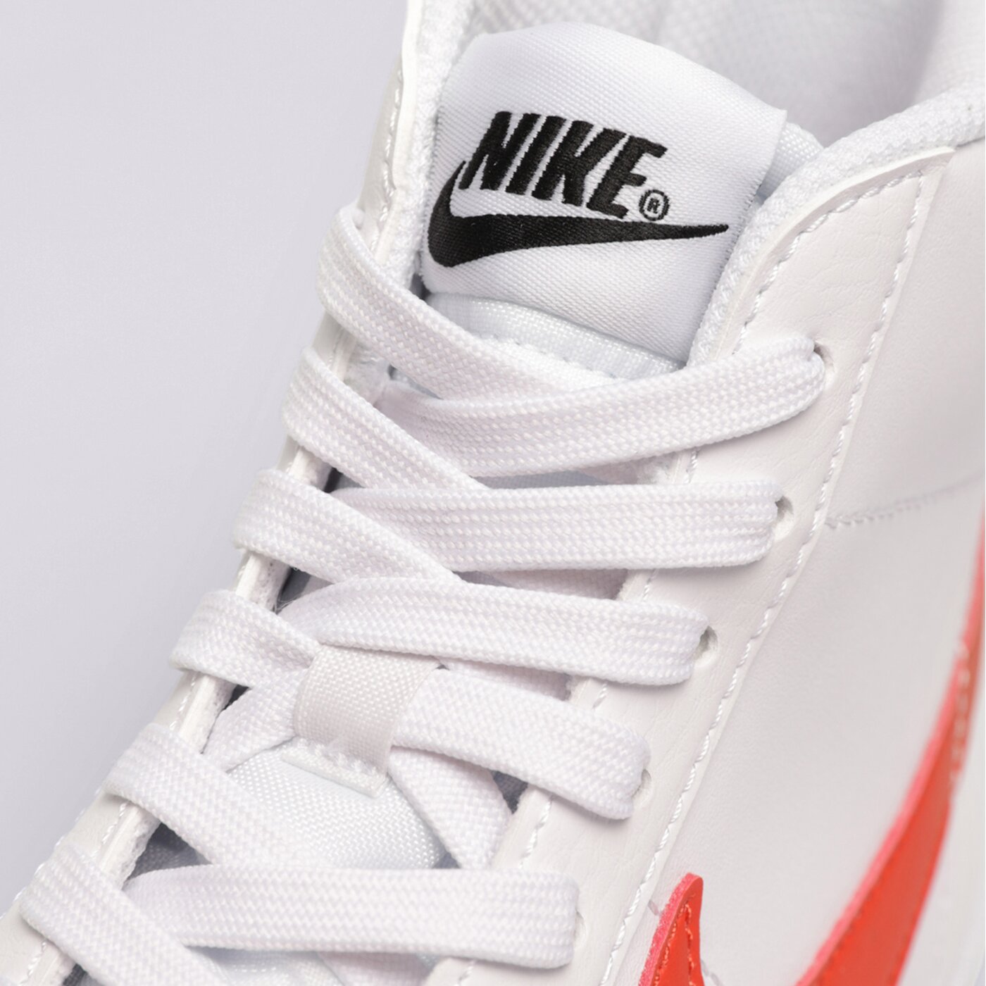 Детски маратонки NIKE BLAZER MID '77 da4086-110 цвят бял