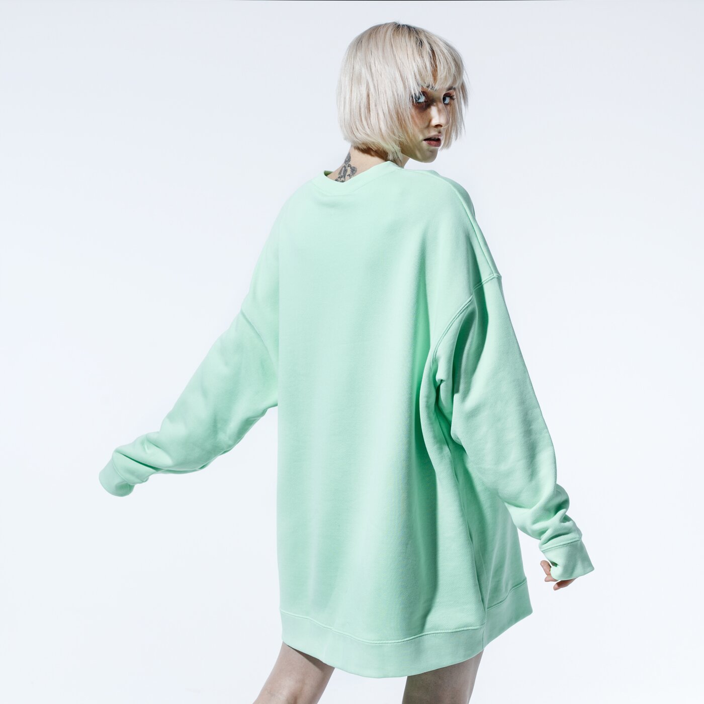 Дамски суичър NIKE СУИТЧЪР W NSW NSW FLC CREW OVERSIZE ct0876-376 цвят зелен