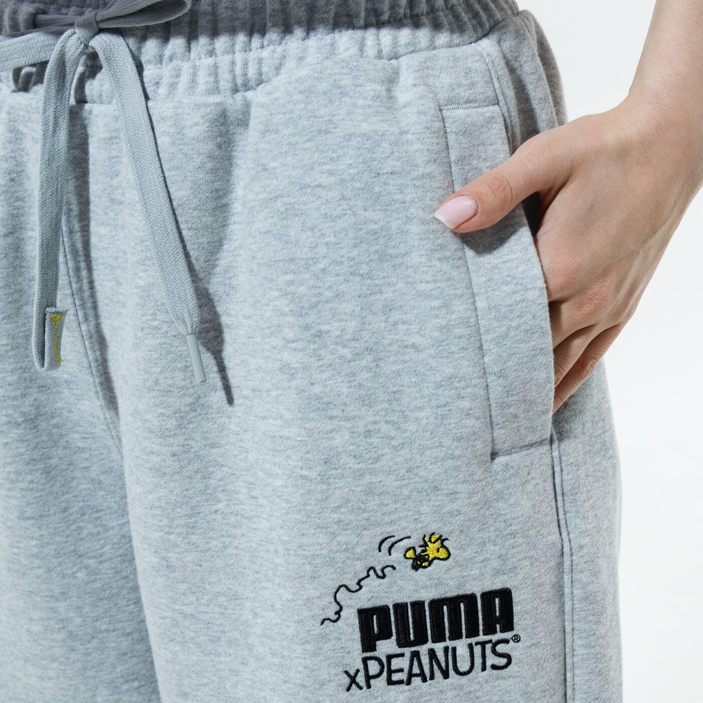 Дамски панталони PUMA ПАНТАЛОНИ PUMA X PEANUTS W SWEATPANTS 53116004 цвят сив