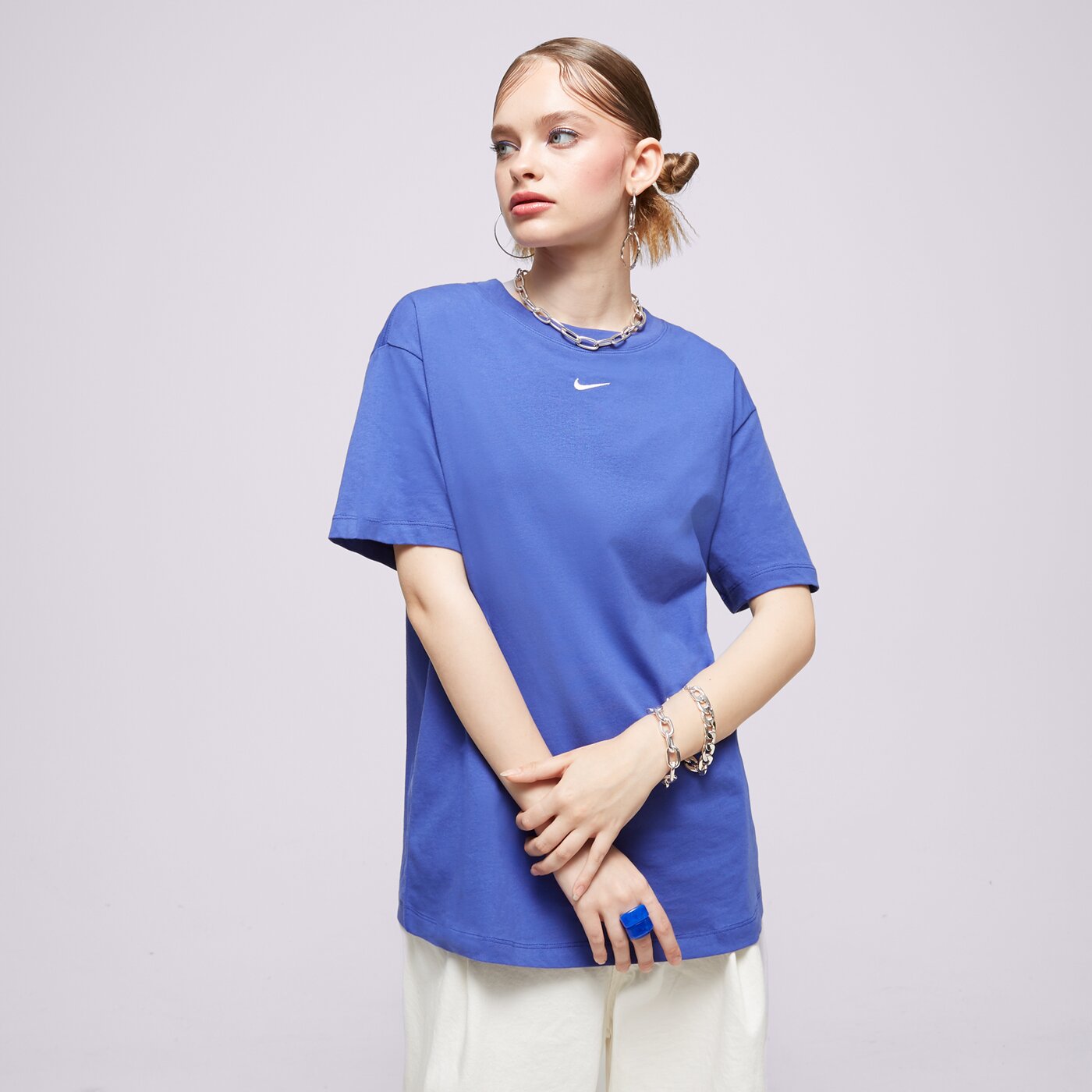 Дамска тениска NIKE ТЕНИСКА ESS BF T LAPIS dn5697-430 цвят тъмносин