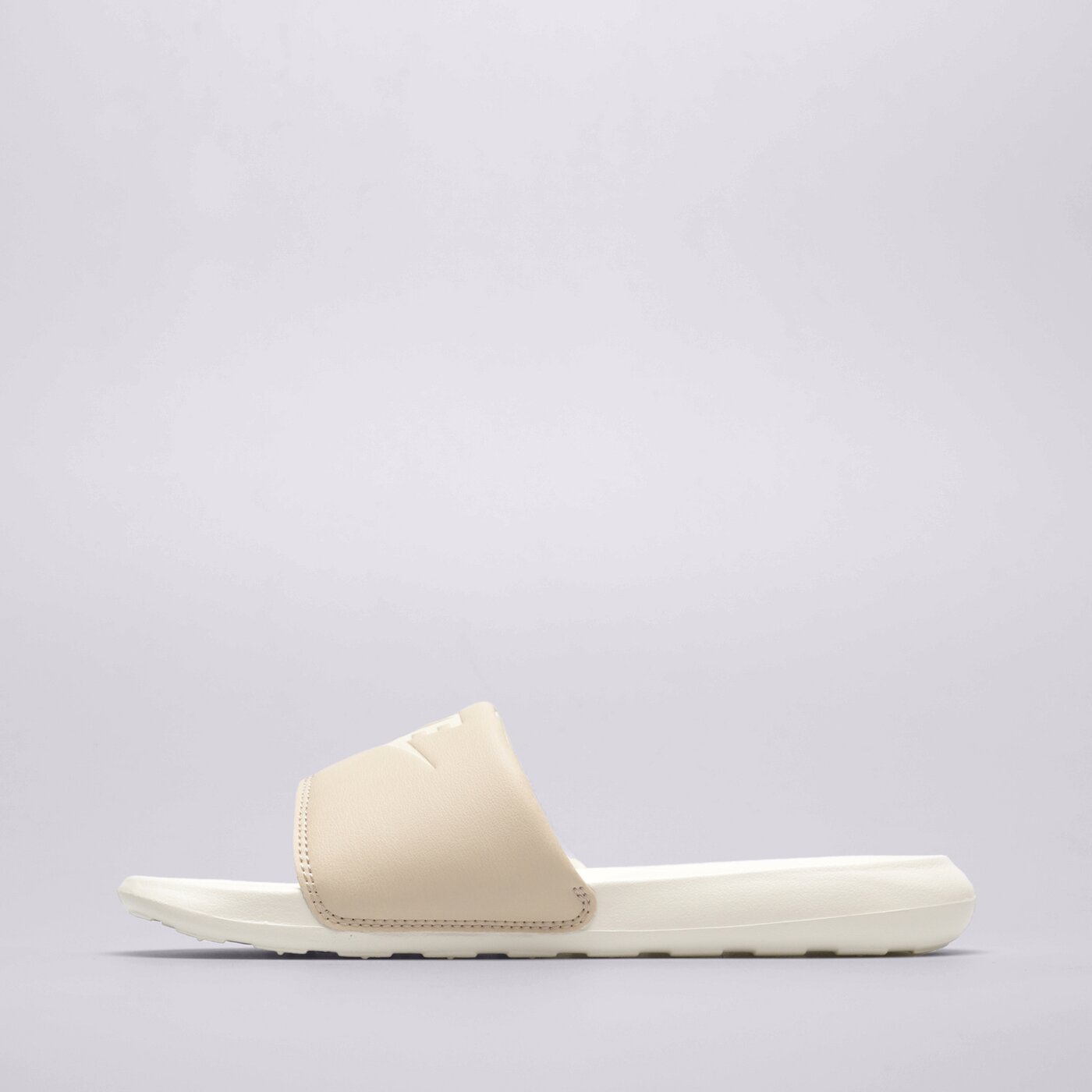 Дамски чехли и сандали NIKE VICTORI ONE cn9677-108 цвят бял