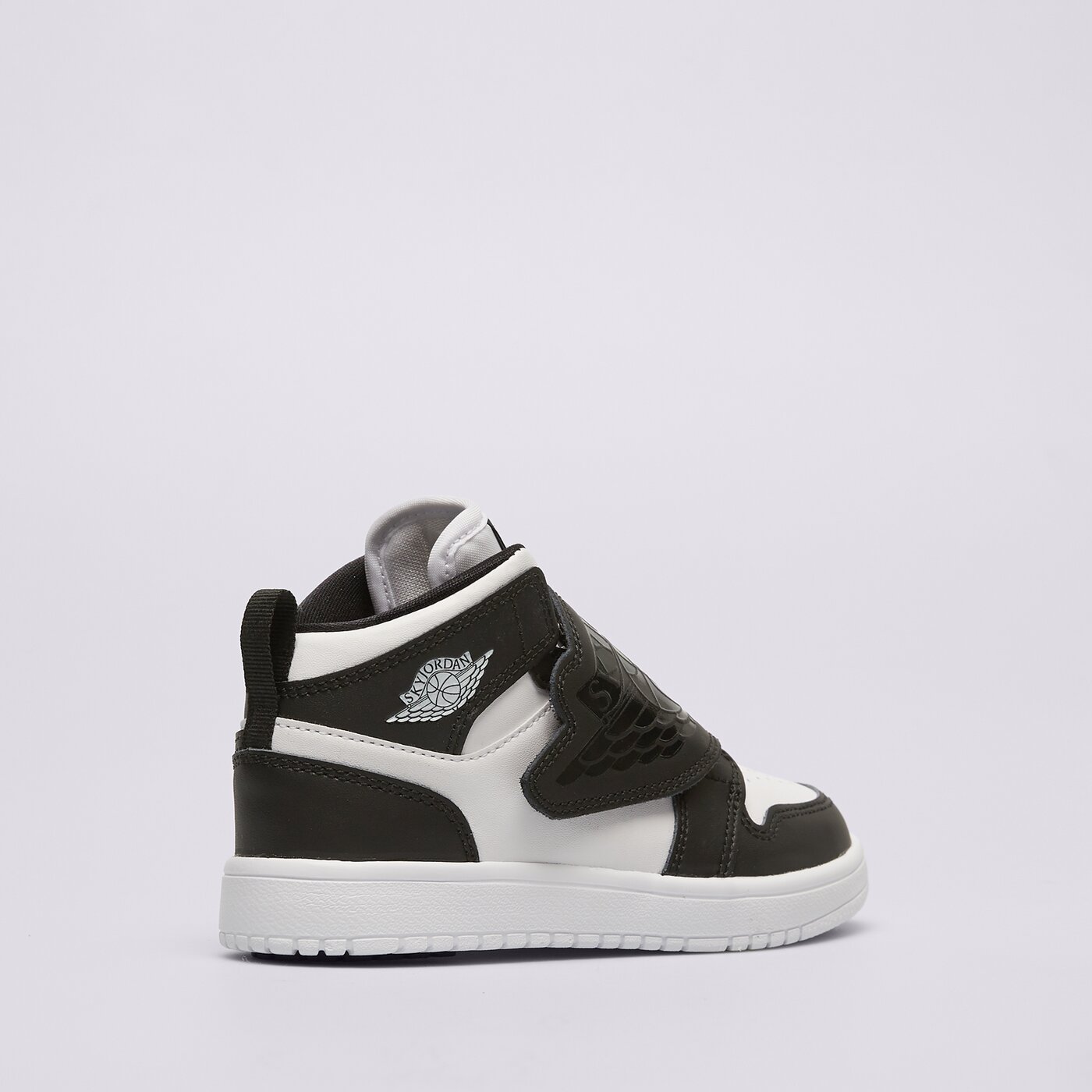 Детски маратонки SKY JORDAN  bq7197-010 цвят бял