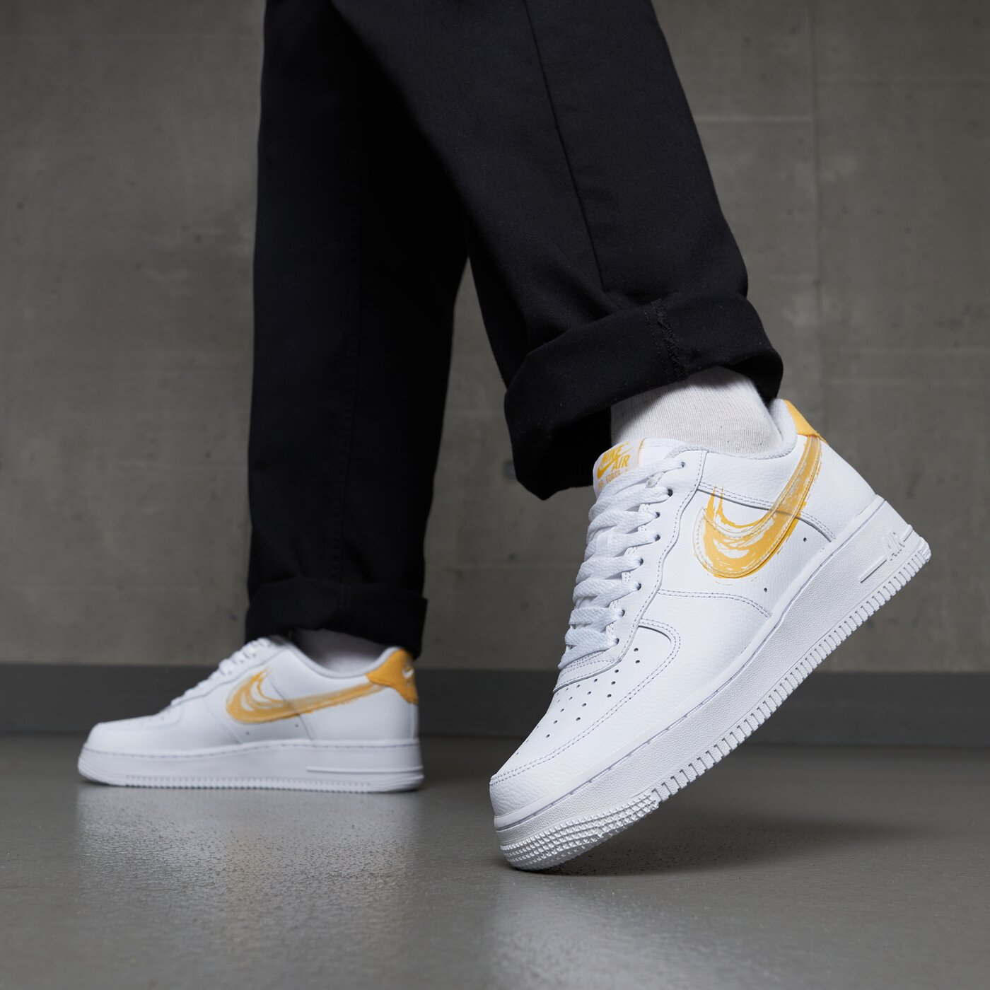 Мъжки маратонки NIKE AIR FORCE 1 '07 dx2646-100 цвят бял